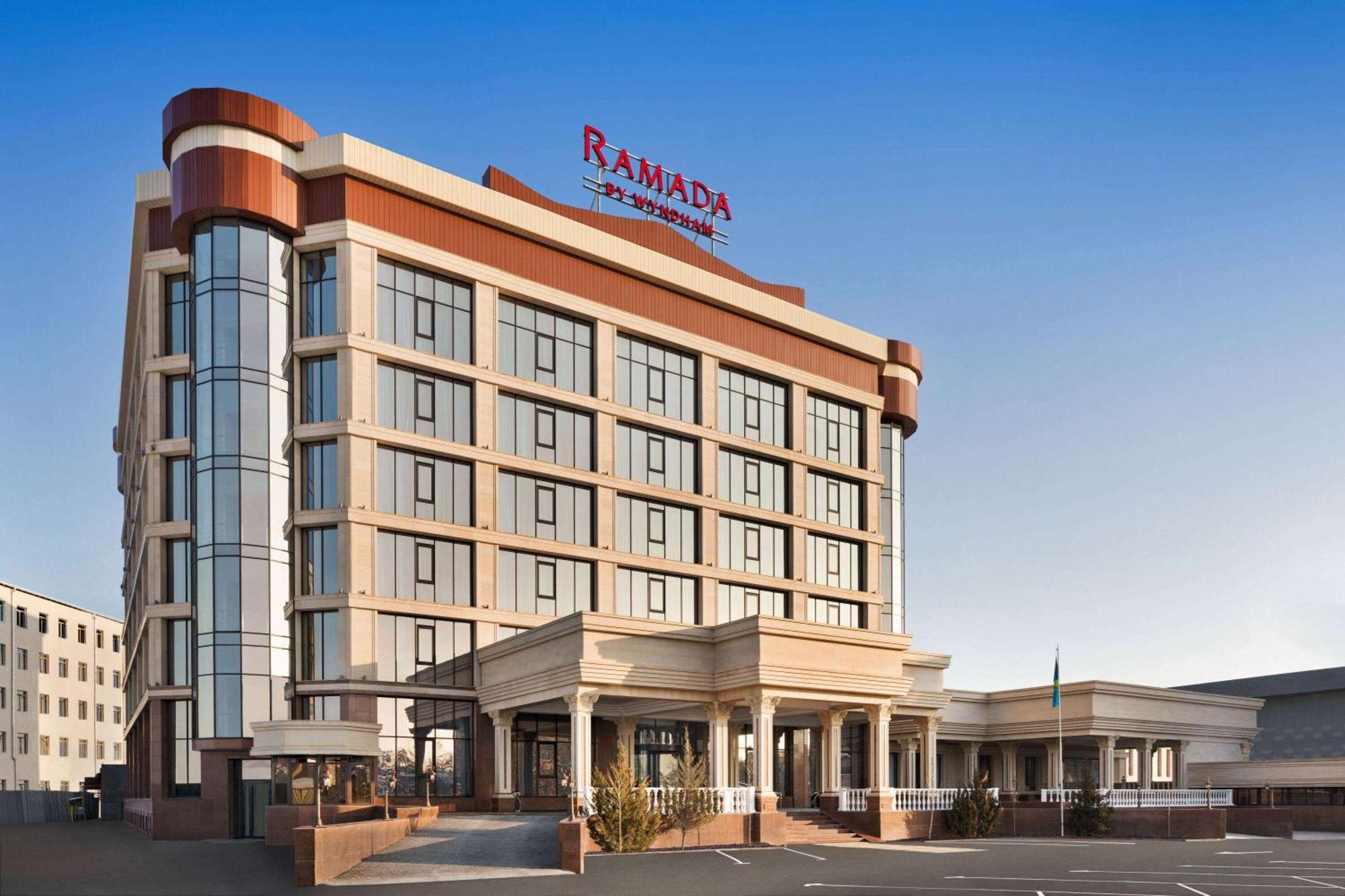 Отель Ramada By Wyndham Шымкент Экстерьер фото